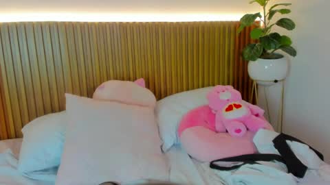Snapshot of loly_berry chatting on 05.05.26 L O L Y online show from 05.05.26