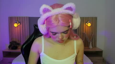 Snapshot of loly_berry chatting on 05.22.26 L O L Y online show from 05.22.26