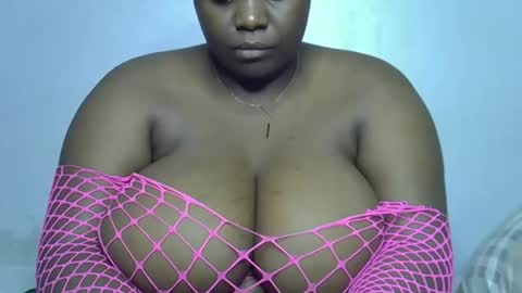 Snapshot of lomyenom56 chatting on 04.19.26 lomyenom56 online show from 04.19.26