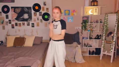 Snapshot of lonagass chatting on 02.11.26 Lona online show from 02.11.26