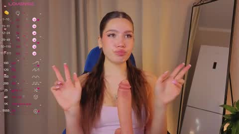 Snapshot of loney__tunes chatting on 09.24.25 Shy EvaStreams are everyday 9 AM - 3 PM GMT 3  online show from 09.24.25