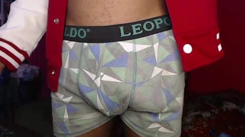 Snapshot of longdickservice01 chatting on 01.19.25 professionalbreastsucker online show from 01.19.25