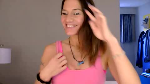 Snapshot of longlegstammy chatting on 11.08.25 Cutenurse91 online show from 11.08.25