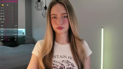 Snapshot of longoriaeva chatting on 04.14.26 Eva online show from 04.14.26
