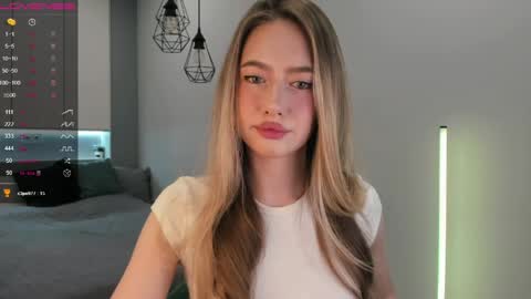 Snapshot of longoriaeva chatting on 04.22.26 Eva online show from 04.22.26