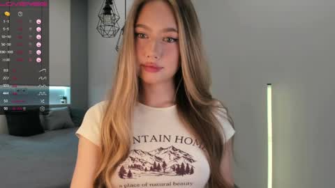 Snapshot of longoriaeva chatting on 05.23.26 Eva online show from 05.23.26