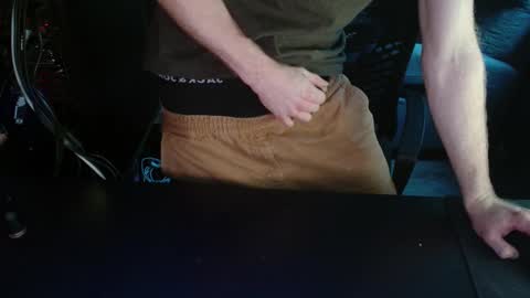 Snapshot of loofy_art chatting on 12.07.24 Loofy Art online show from 12.07.24