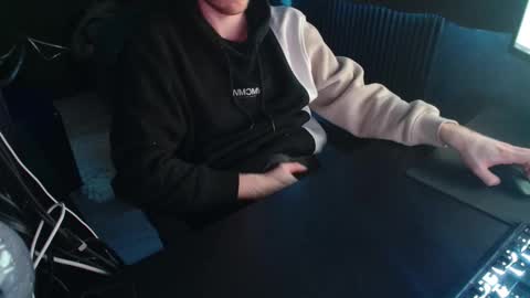 Snapshot of loofy_art chatting on 01.26.25 Loofy Art online show from 01.26.25