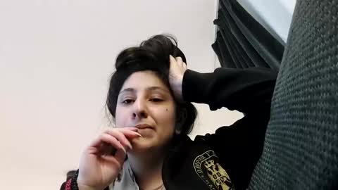 Snapshot of loolaunshaved chatting on 10.26.25 loolaunshaved online show from 10.26.25