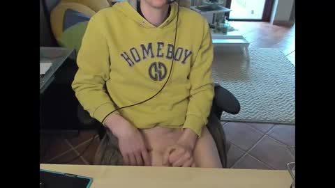 Snapshot of loomie chatting on 10.28.25 loomie online show from 10.28.25