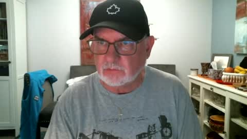 Snapshot of loop102 chatting on 07.01.26 loop102 online show from 07.01.26