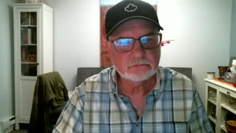 Snapshot of loop102 chatting on 07.23.26 loop102 online show from 07.23.26