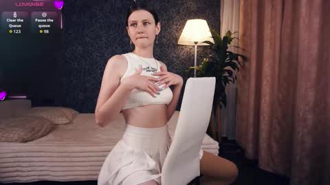 Lora online show from 10.11.25