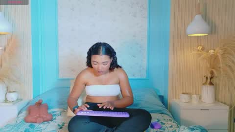 Snapshot of loraine_rios chatting on 05.20.26 Loraine Rios online show from 05.20.26