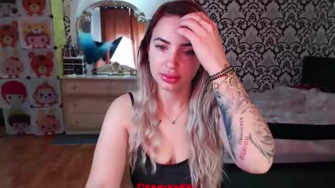Queen LoraSinClare online show from 05.22.26