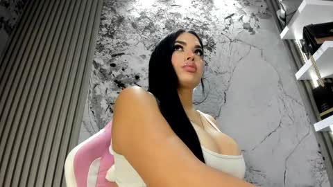 Doll Queen online show from 02.02.26