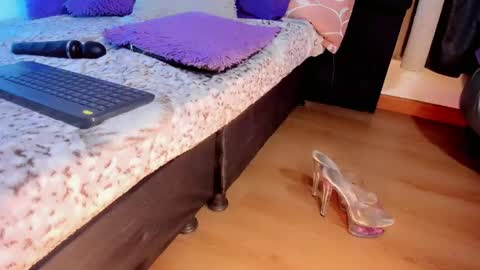 lesly lorena online show from 04.15.26