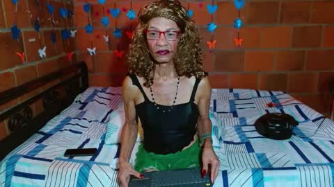 Lorena Capelli online show from 10.31.25