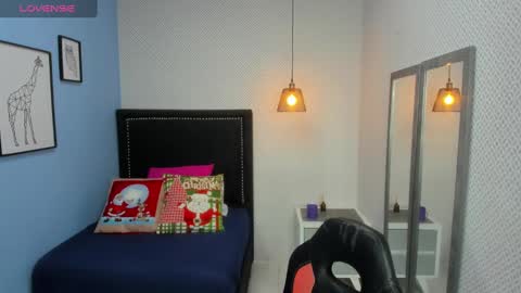 lorenadavies online show from 12.30.24