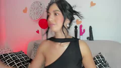 Snapshot of lorens_martin chatting on 02.21.25 L O R E N online show from 02.21.25