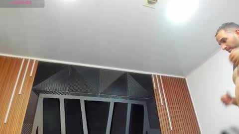  L O R E N Z O  Thumbs Up help  online show from 11.12.25