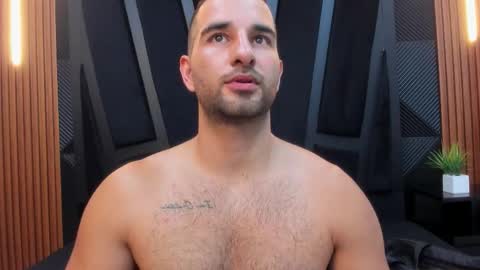  L O R E N Z O  Thumbs Up help  online show from 11.26.25