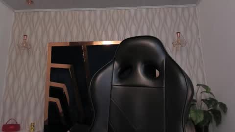  L O R E N Z O  Thumbs Up help  online show from 01.07.26