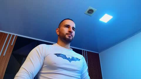 Snapshot of lorenzo_walker_ chatting on 04.25.26 L O R E N Z O Thumbs Up help online show from 04.25.26