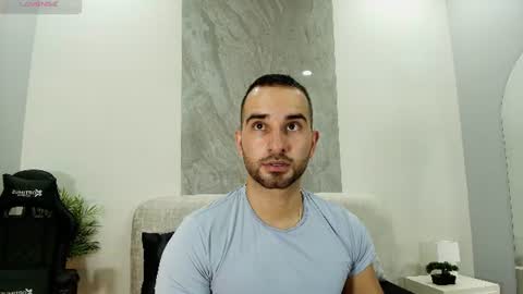 Snapshot of lorenzo_walker_ chatting on 07.06.26 L O R E N Z O Thumbs Up help online show from 07.06.26
