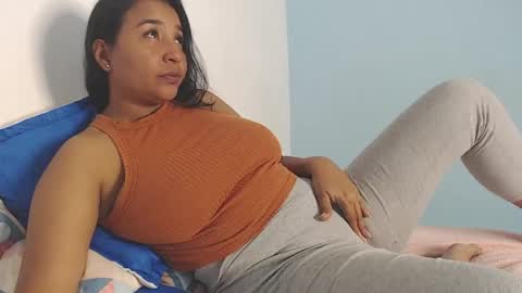Snapshot of loretta_ chatting on 05.27.26 Loretta Gmez online show from 05.27.26