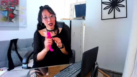 Snapshot of loretta_fraser chatting on 05.26.26 loretta_fraser online show from 05.26.26