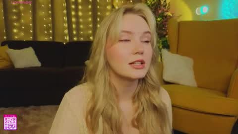 Snapshot of lorettacarnley chatting on 09.18.25 Alice online show from 09.18.25