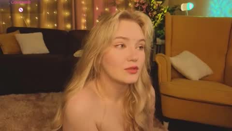 Snapshot of lorettacarnley chatting on 09.25.25 Alice online show from 09.25.25