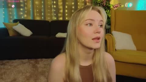 Snapshot of lorettacarnley chatting on 09.28.25 Alice online show from 09.28.25