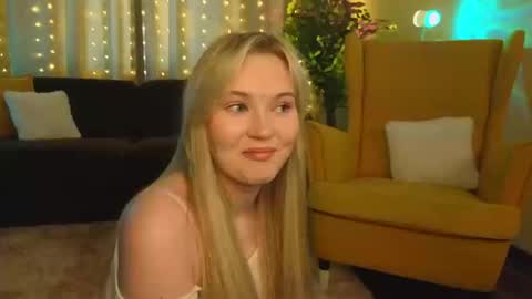 Snapshot of lorettacarnley chatting on 10.17.25 Alice online show from 10.17.25