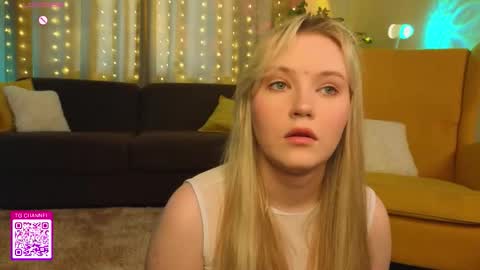 Snapshot of lorettacarnley chatting on 10.18.25 Alice online show from 10.18.25