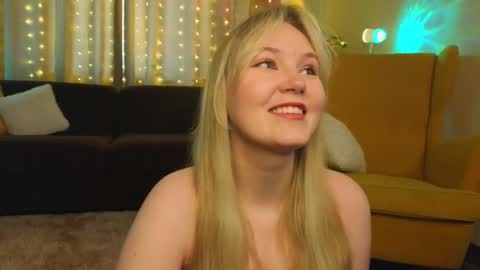 Snapshot of lorettacarnley chatting on 10.19.25 Alice online show from 10.19.25