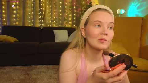 Snapshot of lorettacarnley chatting on 10.21.25 Alice online show from 10.21.25