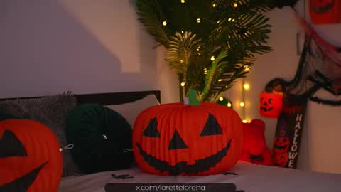 LoretteLorena online show from 10.24.25