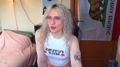 Snapshot of lori_myaf chatting on 05.22.26 Lori ----------------------------------- online show from 05.22.26