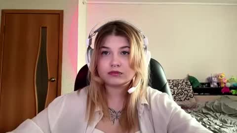 Snapshot of lorrainepurkiss chatting on 06.17.26 Stasha online show from 06.17.26