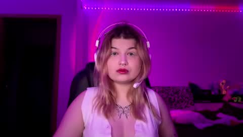 Snapshot of lorrainepurkiss chatting on 06.22.26 Stasha online show from 06.22.26