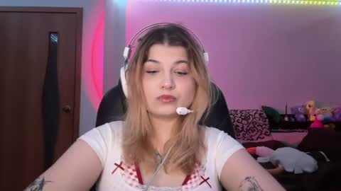 Snapshot of lorrainepurkiss chatting on 06.29.26 Stasha online show from 06.29.26