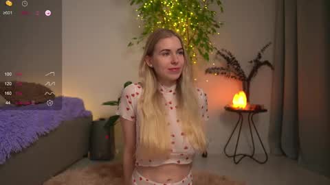 Snapshot of lorrie_love_story chatting on 12.10.24 Lorrie online show from 12.10.24