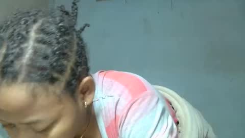 Snapshot of louane98 chatting on 05.26.26 louane98 online show from 05.26.26
