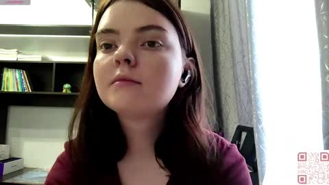 Snapshot of loudeguise chatting on 05.31.26 Esma online show from 05.31.26