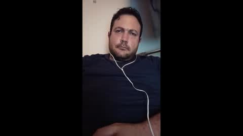 Snapshot of louinv chatting on 11.18.25 louinv online show from 11.18.25