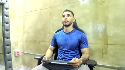 Louis online show from 03.04.25