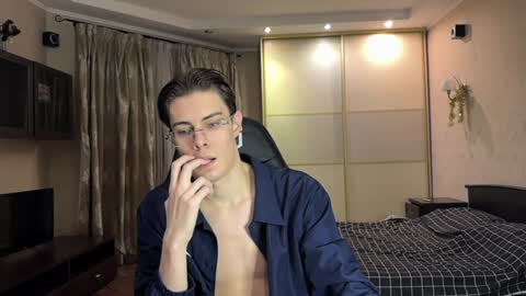 Mark online show from 01.04.25