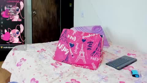 Snapshot of louise_22cm chatting on 04.21.26 Mi lu online show from 04.21.26